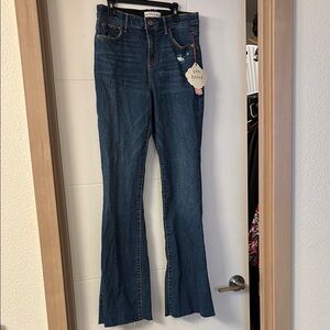 Knox Rose- High Rise Blue Boot Cut Jeans with Modern Stonewashed Finish. Size 6